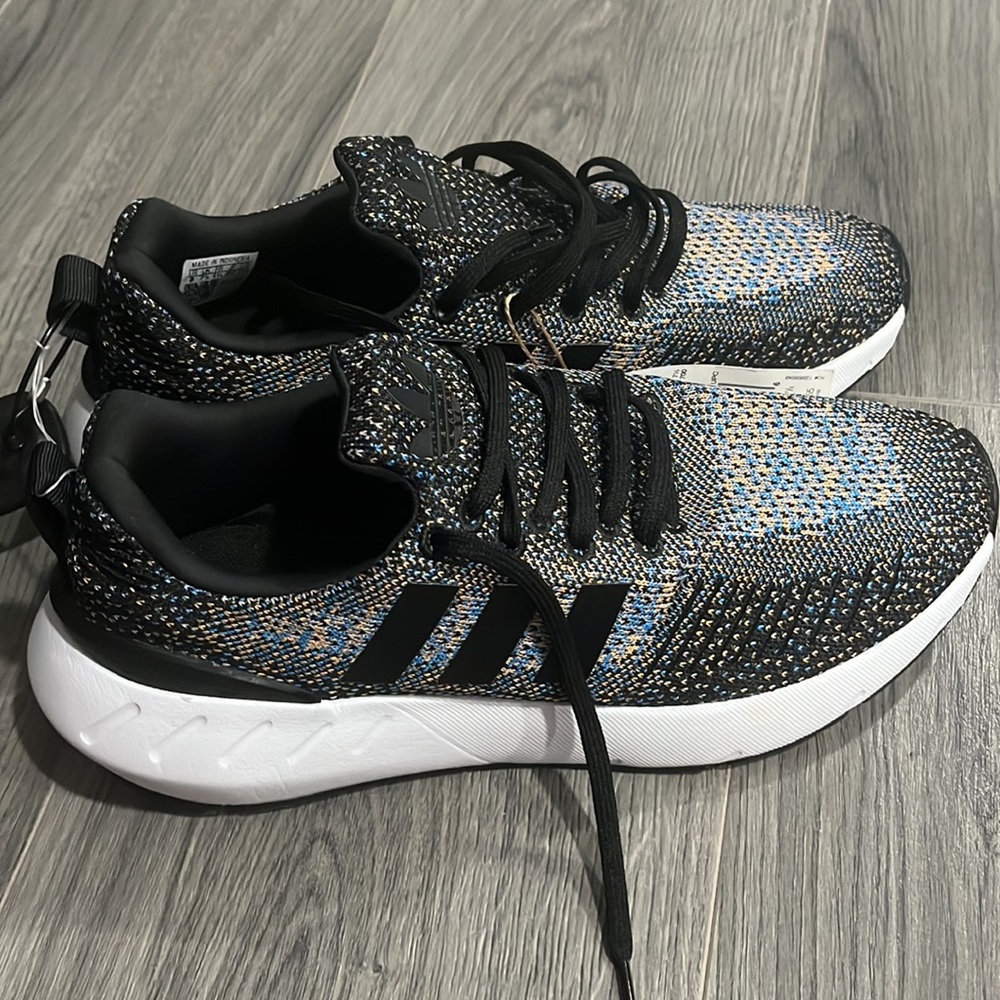 NWT Beand New Adidas Swift Run 22 - Picture 3 of 7